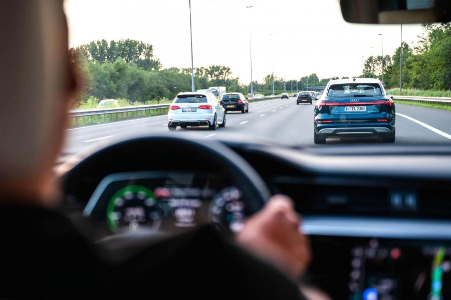 Детали интерьера Audi e-tron 55 Quattro 2019 года  (WW) (фото 400 из 452)